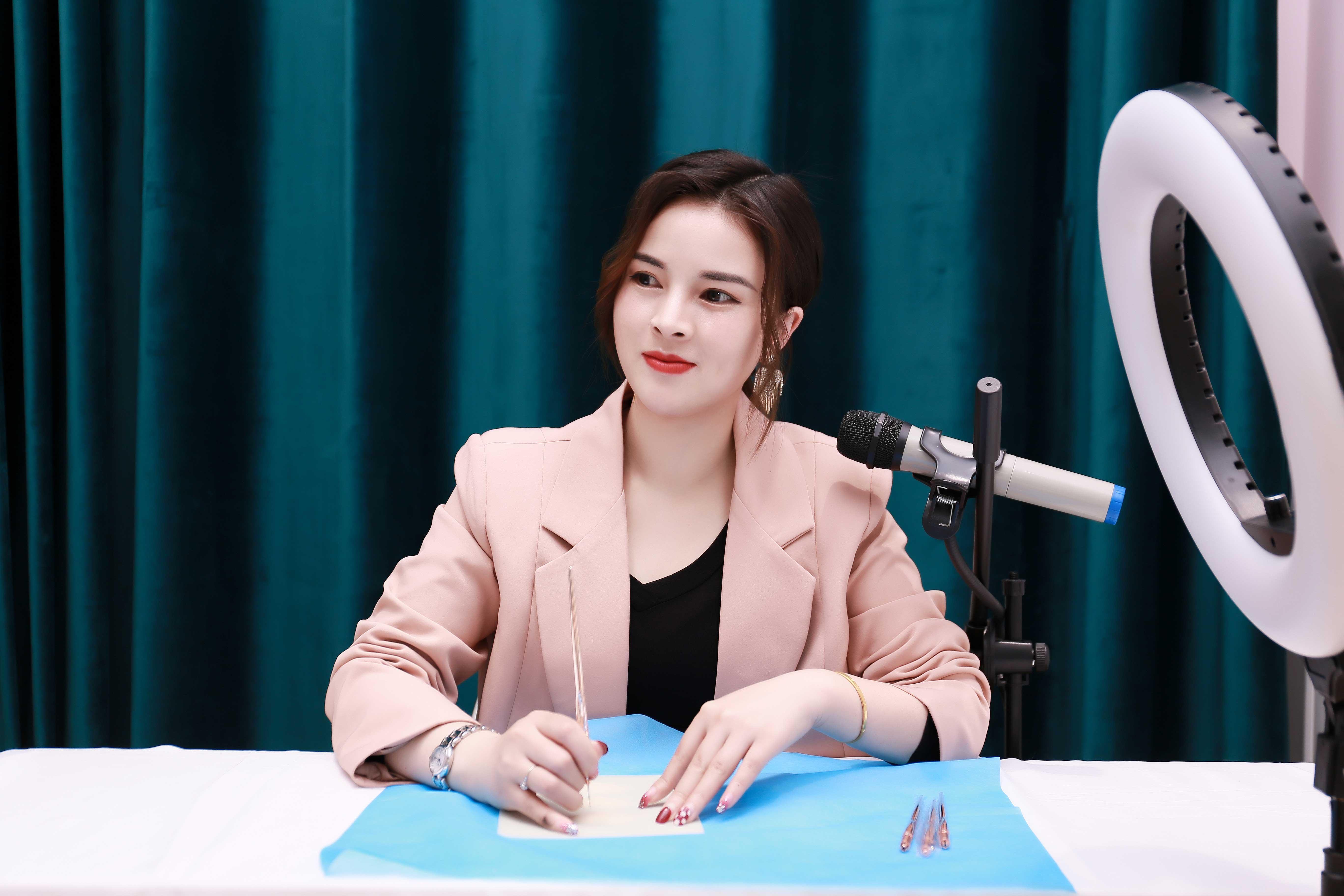 中国半永久纹绣培训专家梵色创美集团认证导师刘丽琼女士