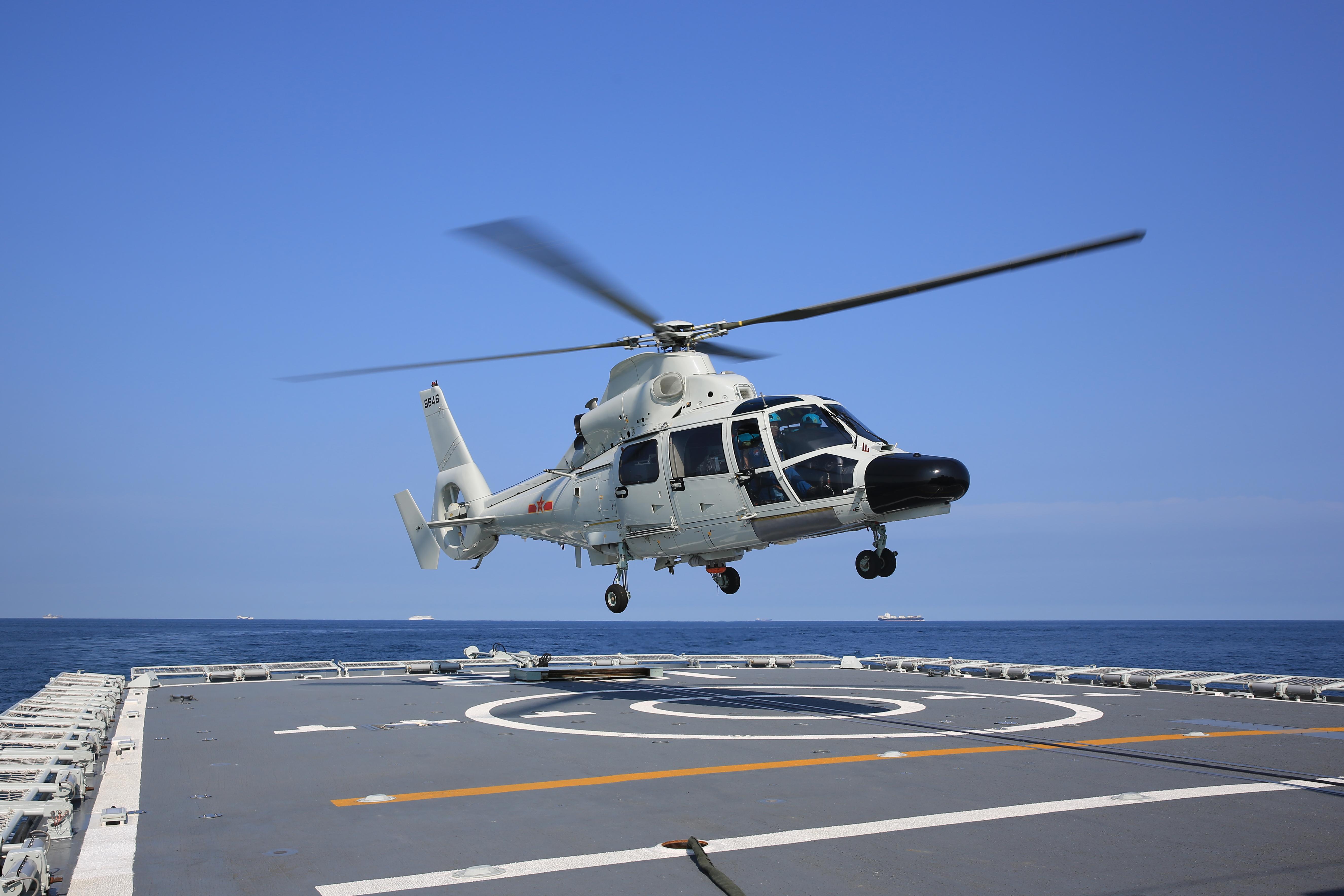 淮南舰海上训练精彩掠影