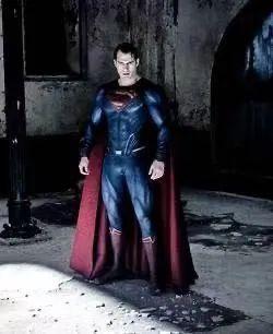 2016年，Henry Cavill 饰演的超人