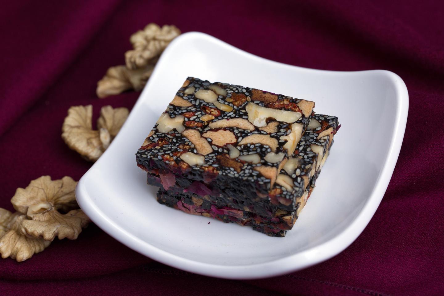 长期吃阿胶糕是否会上火其实吃阿胶是否会上火主要根据每个人的体质而