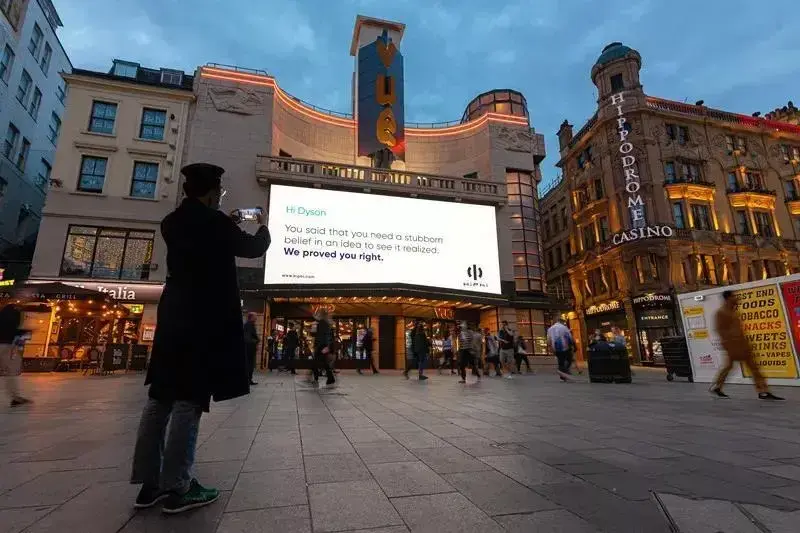 借助户外广告喊话拼多多淘特这波营销自带十万火力