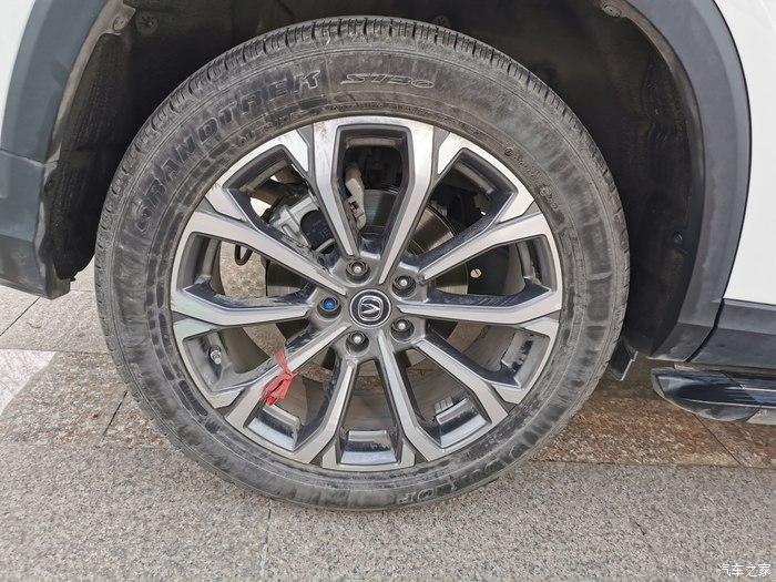 cs75的轮毂造型也更好看豪越的显得有点普通了,但是豪越胜在空间和