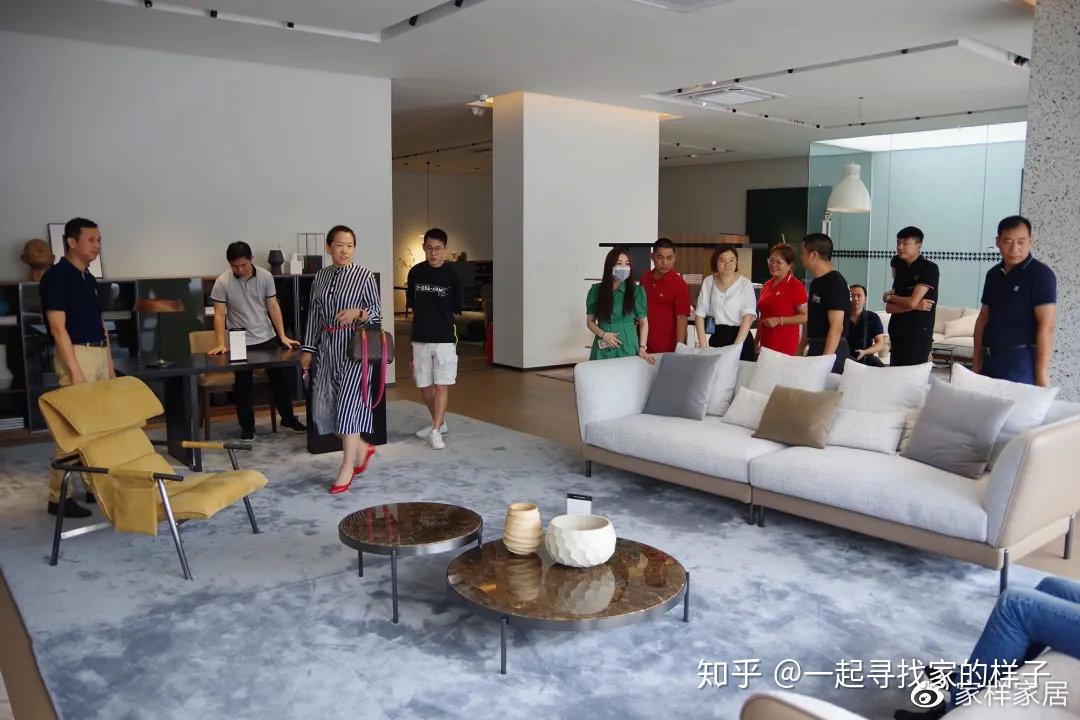 7月4日,志达家居总部诚邀了万佳广场董事长罗文先生,总经理丁耀先生