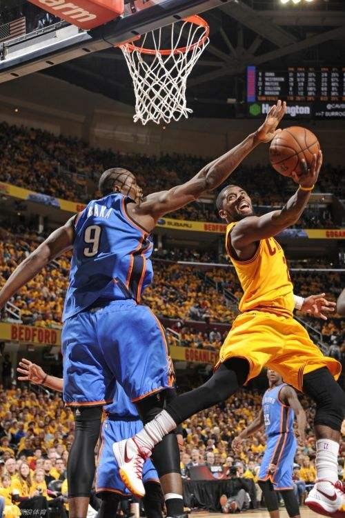 一键直达篮球直播现场实时数据同步呈现边看边聊互动观赛更过瘾