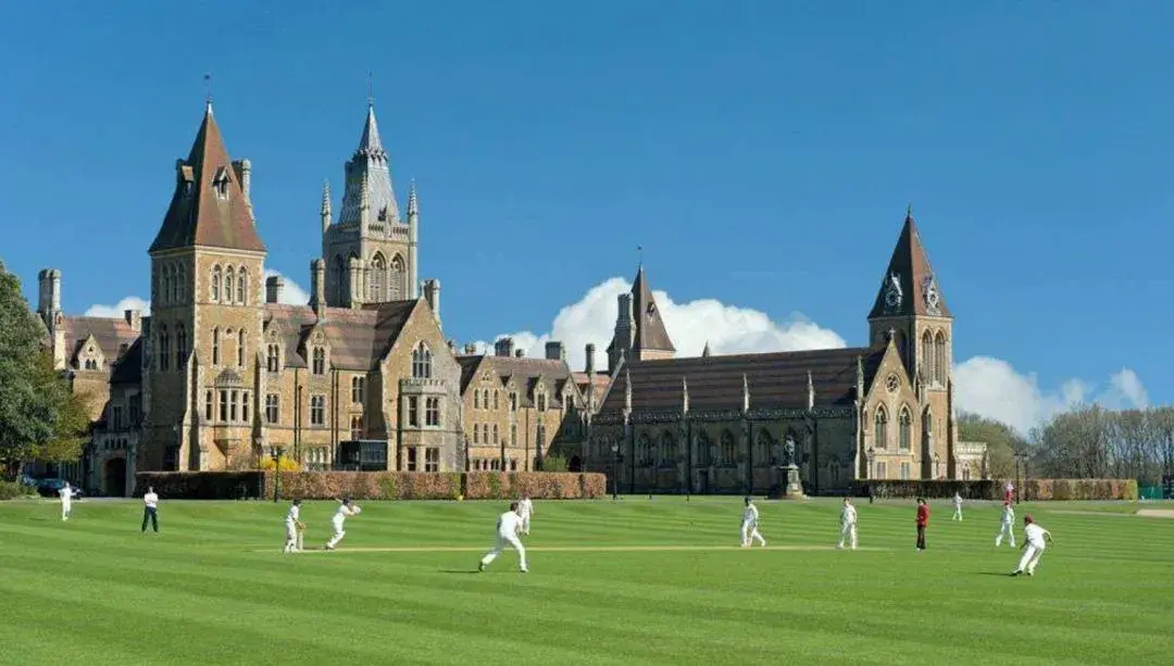 冲击or融合中国国际学校与英国本土高中优势大比拼