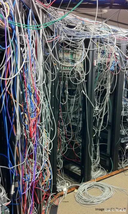 先让我们了解一下大部分机房不同系列的合布线真实效果图