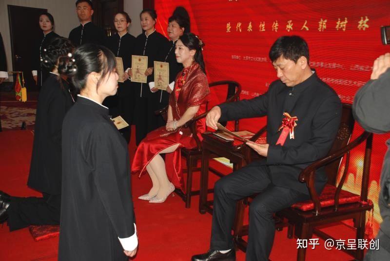 国家级非遗太原剪纸代表性传承人郭树林王银凤收徒仪式在并举行