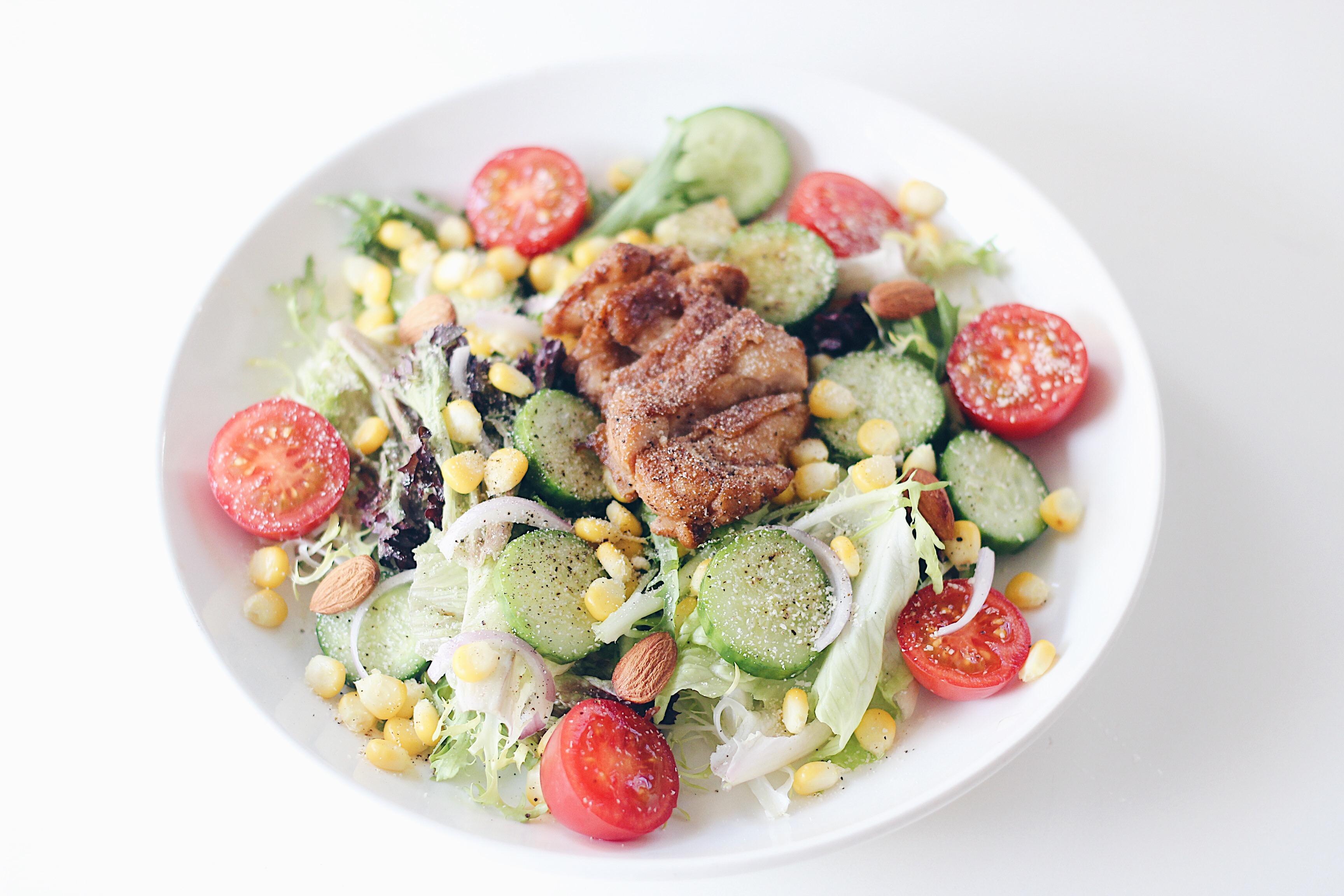 轻食鲜蔬鸡肉沙拉