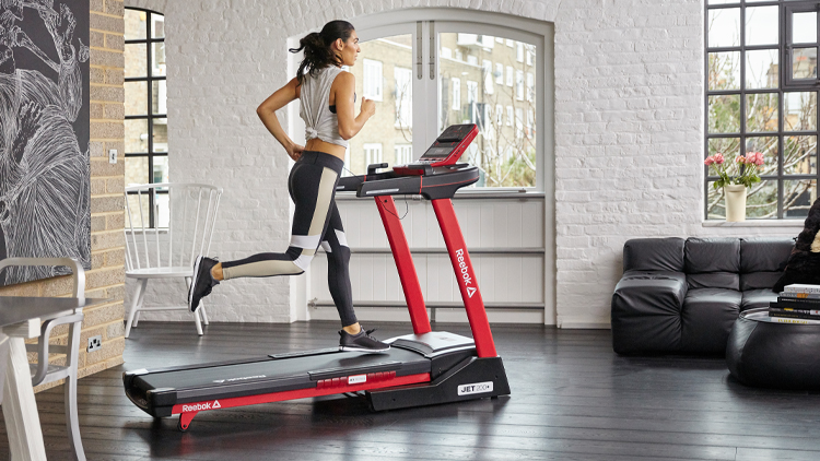 锐步jet200智能跑步机在家跑出健身房的感觉