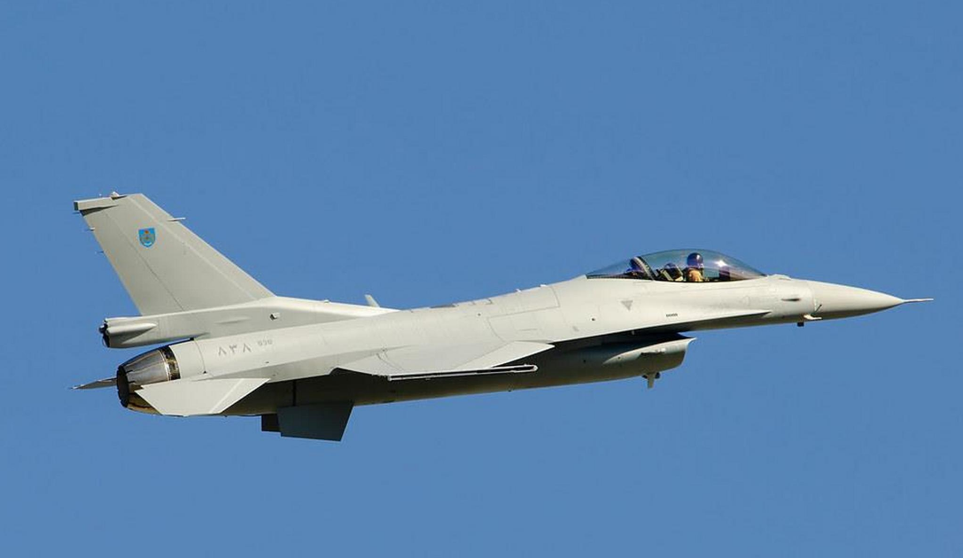 阿曼有18架f16 blcok50系列战斗机,还有12架台风战斗机.