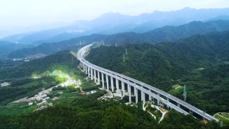 贺巴高速昭蒙段通车结束蒙山县不通高速历史