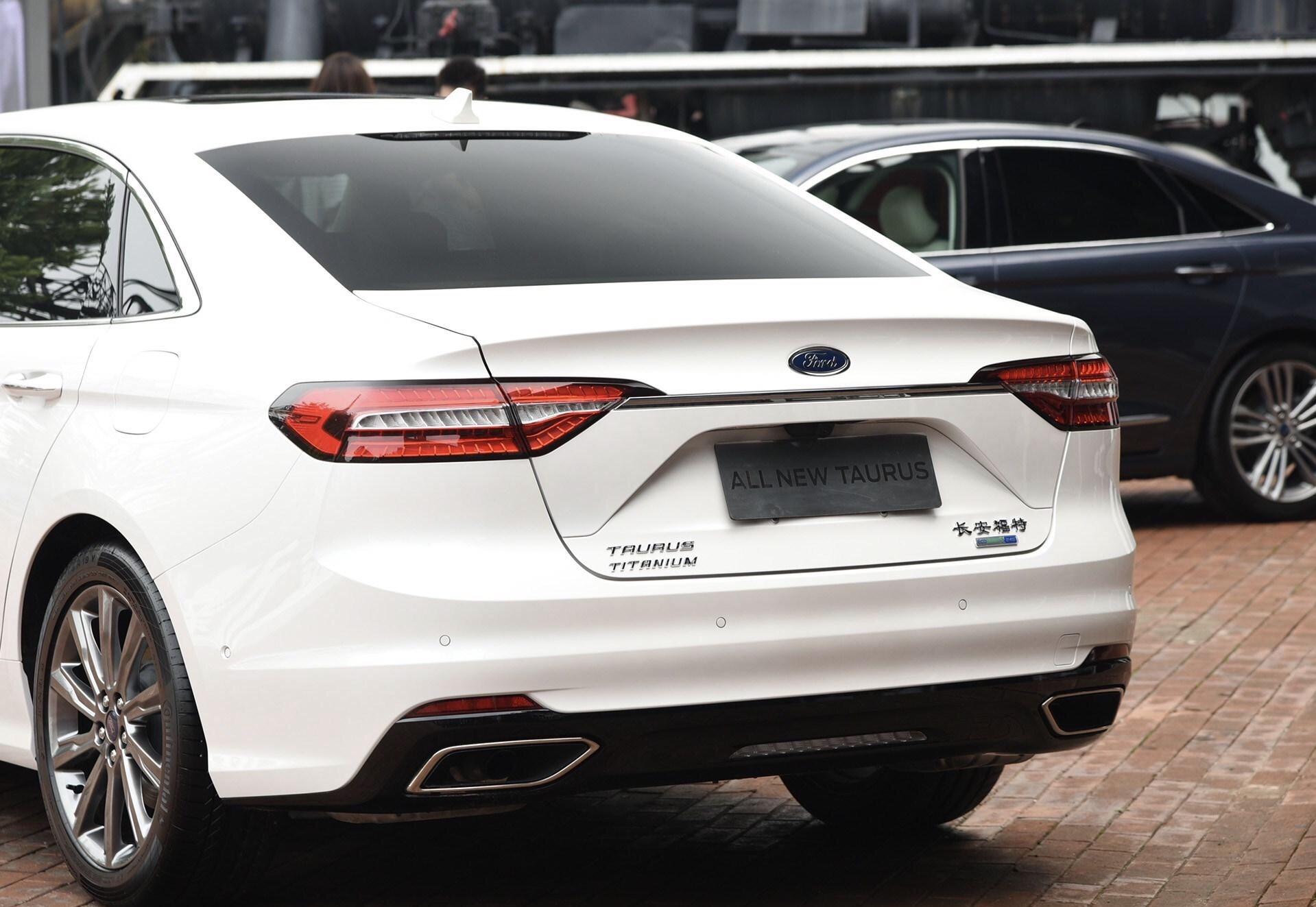 系统匹配的是8挡手自一体变速箱,这套动力总成也同样是福特的老技术了