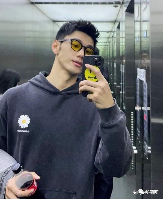 188cm李宁泳裤男模火了,山东汉子真没让人失望! - 知乎