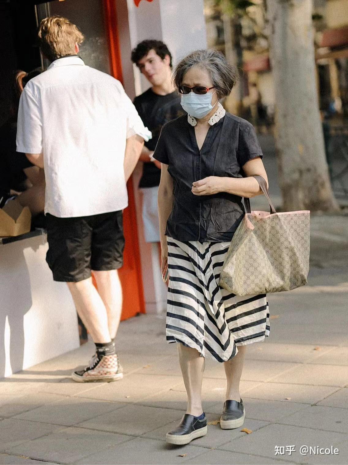 上海奶奶真不服老仪态端庄穿搭得体个个都精致到骨子里