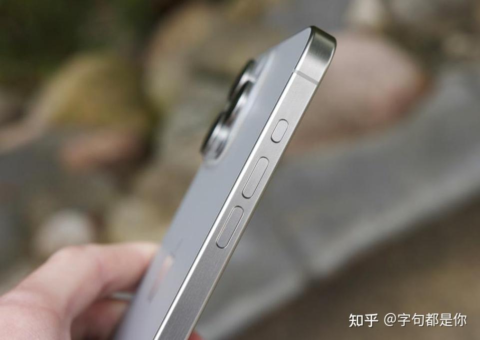 其他方面比较均衡,有双扬声器,nfc,x轴线性马达,ip68级别防尘防水,二