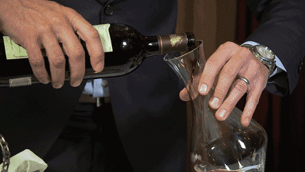 用正确的姿势醒酒