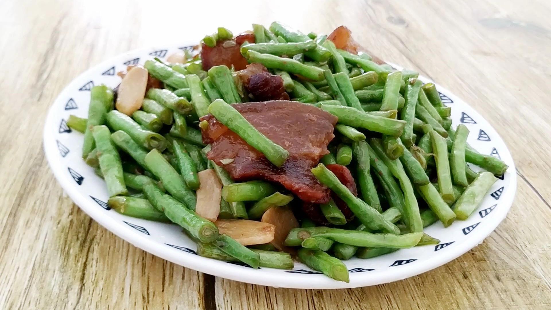 你们的特色菜真有特色,还有猪儿虫炒打屁虫