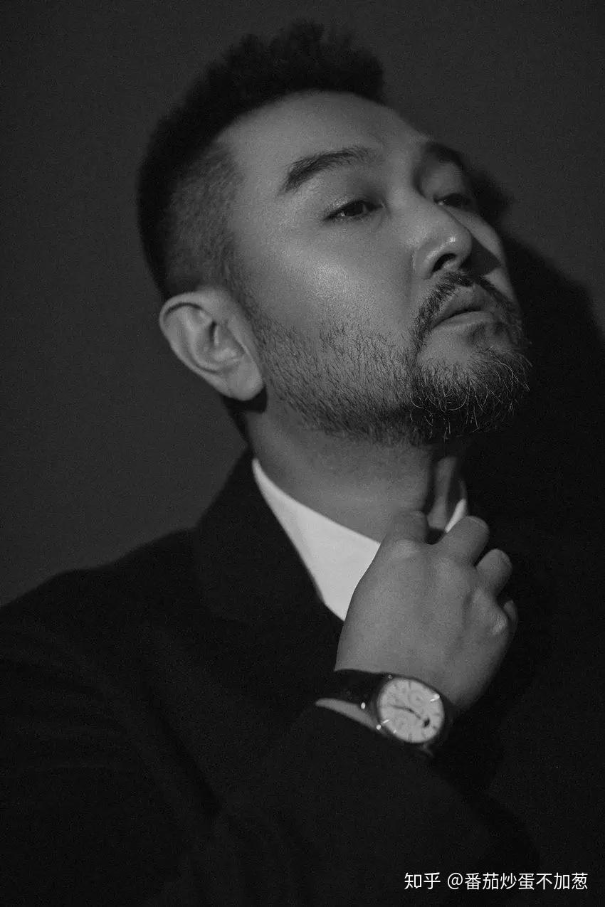 刘向京黑白复古写真曝光 化身高冷帅大叔