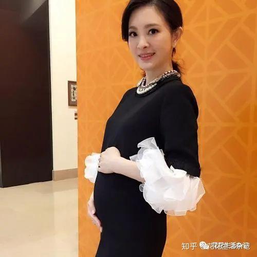 很难见到像刘真这样对个人美的狂热追求者,她分享美鞋,各种经典包包