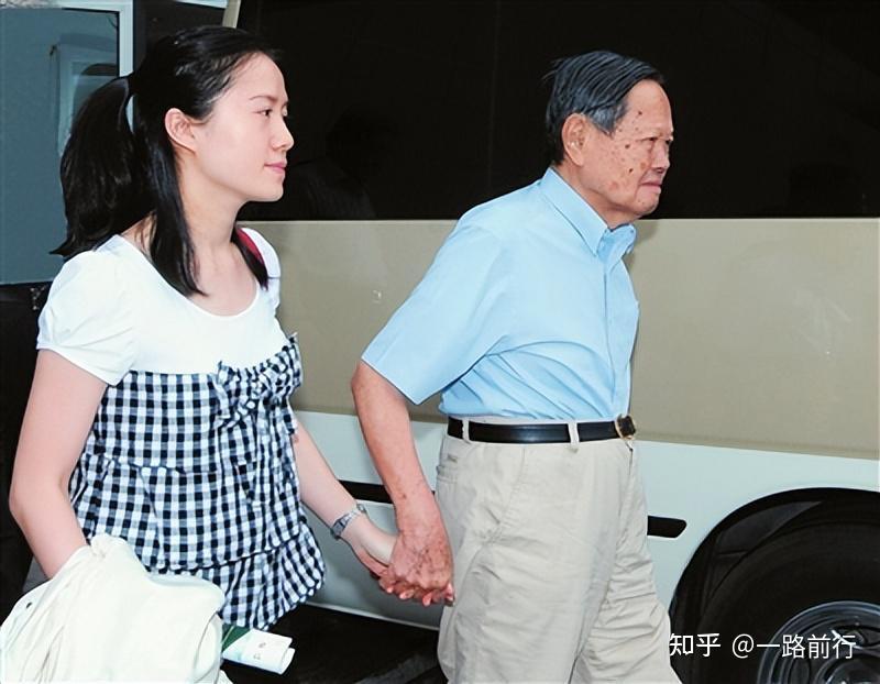 杨振宁大儿子杨光诺直言:翁帆是个善良的女孩,对父亲照顾得无微不至,我们做儿女的非常欣慰 - 知乎