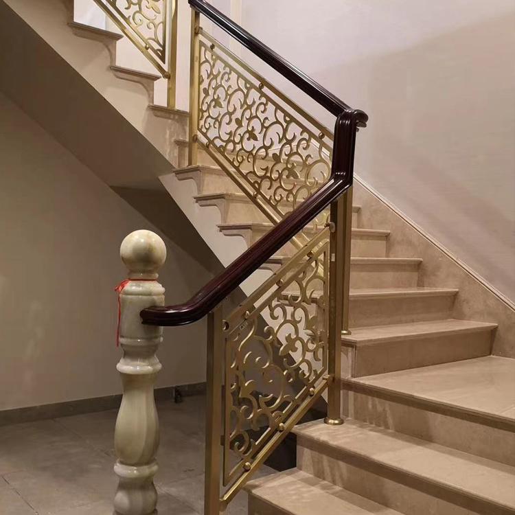 别墅镂空铜艺雕花楼梯扶手平易近人的装修风格
