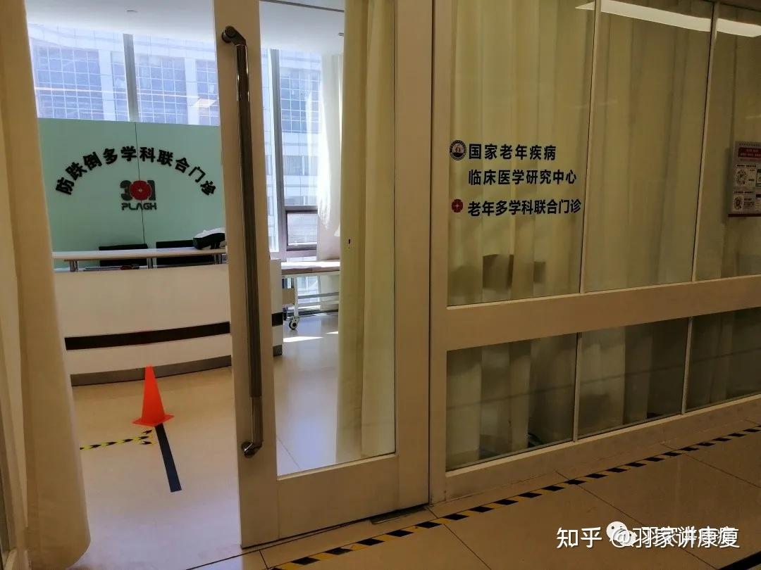 年纪的患者做康复评定,做简单的关节活动度测试,肌力测试从走廊再往里