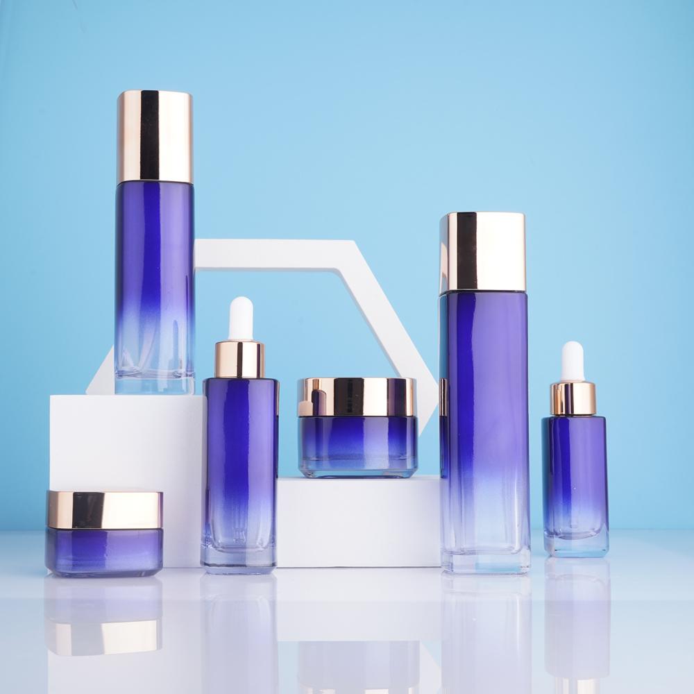 高级感配色的化妆品玻璃瓶关于蓝色与橙色的想象