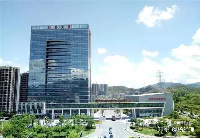 大亚湾中心区作为大亚湾的行政中心,汇集了大亚湾开发区管委会,海关