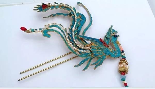 王熙凤的朝阳五凤挂珠钗,霸气十足.