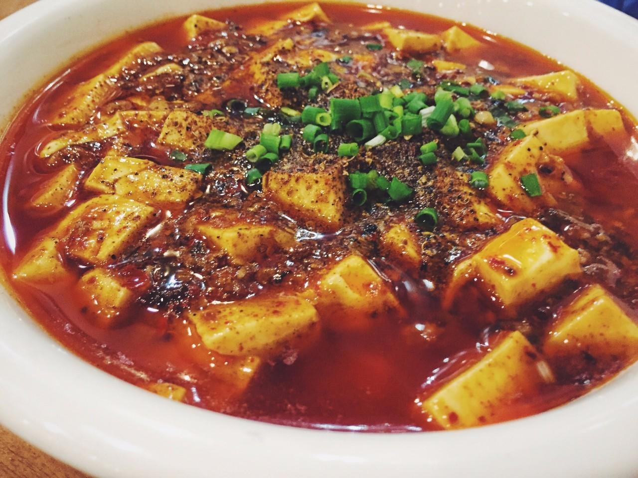 麻婆豆腐：做法简单，麻辣十足，用来拌饭好吃到流泪