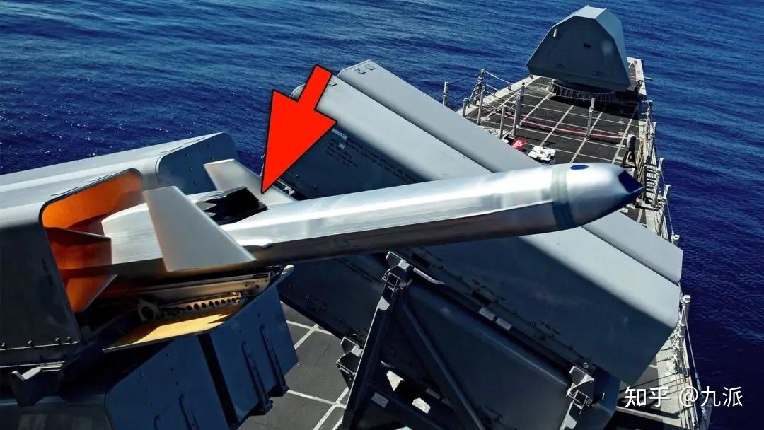 在海战中,反舰导弹当然是主要的攻击手段,是军舰面临的最大敌人.