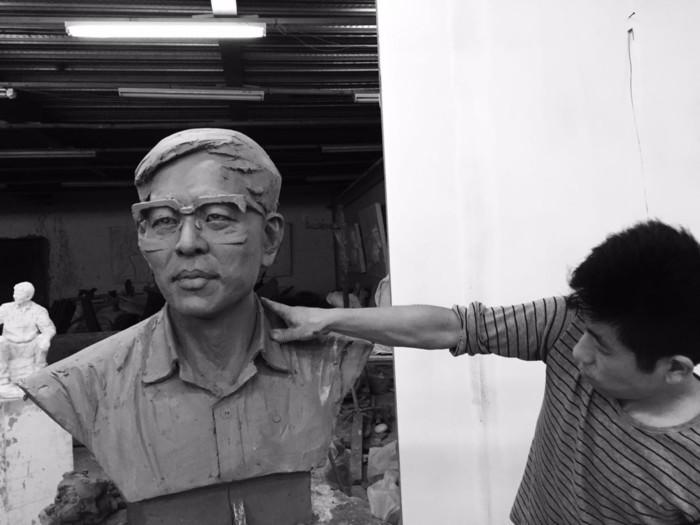 青年雕塑家董晓宾