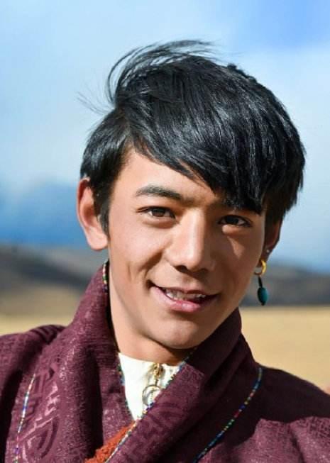 67关注丁真,凭什么这么帅 20 小时前 前段时间