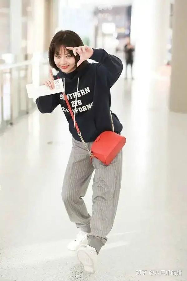 谭松韵哪像30岁留妹妹头跟个中学生似的还穿成小个子范本