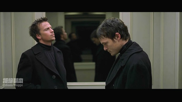 「 pea coat 」大衣是杀手们每次出场必不可缺的装逼利器.