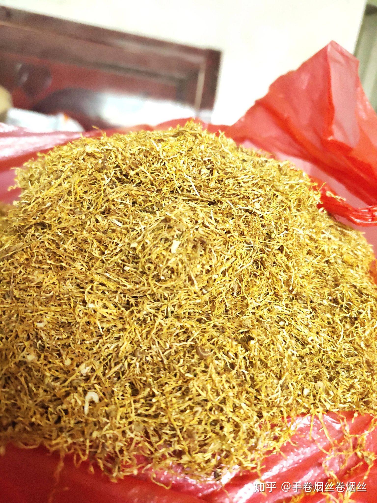 作为一名资深烟民,从抽普通卷烟转向手卷烟,笔者个人