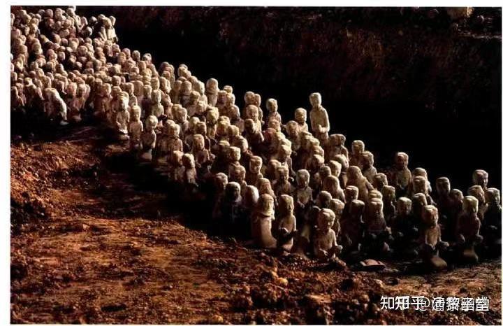 【资料】霜铍铁戟,蹶张剑盾----西汉兵俑中的重步兵形象 - 知乎