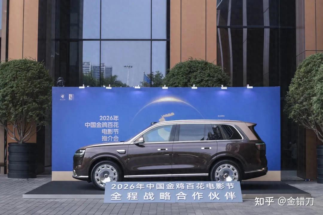 问界与金鸡百花的两年之约，揭开中国品牌向上的终极密码