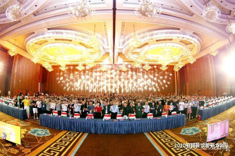 (左侧第二位,无名缘米粉领头人耿连友先生上台领奖)无名缘品牌受邀