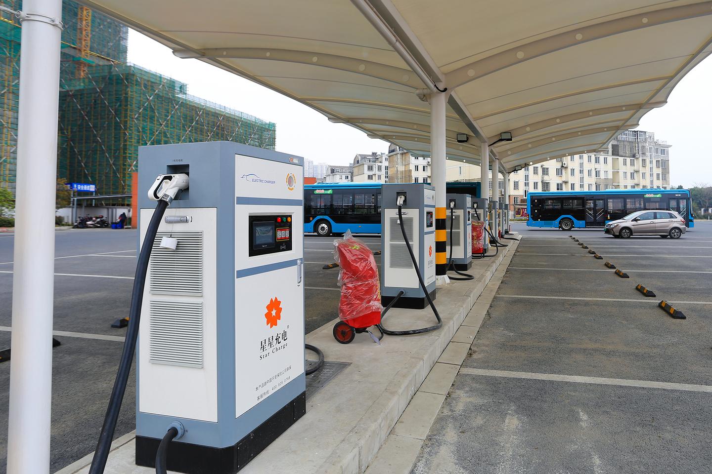 智能充电弓助力星星充电常州首个公交充电场站