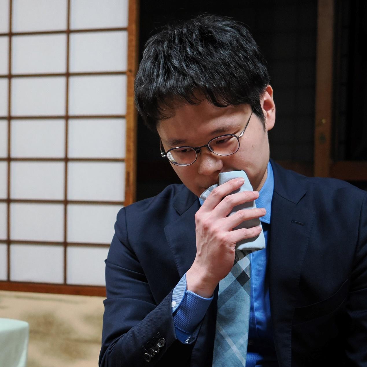 井山裕太艰难打满五局九夺日本王座余正麒仍未冲出关西继续无冠