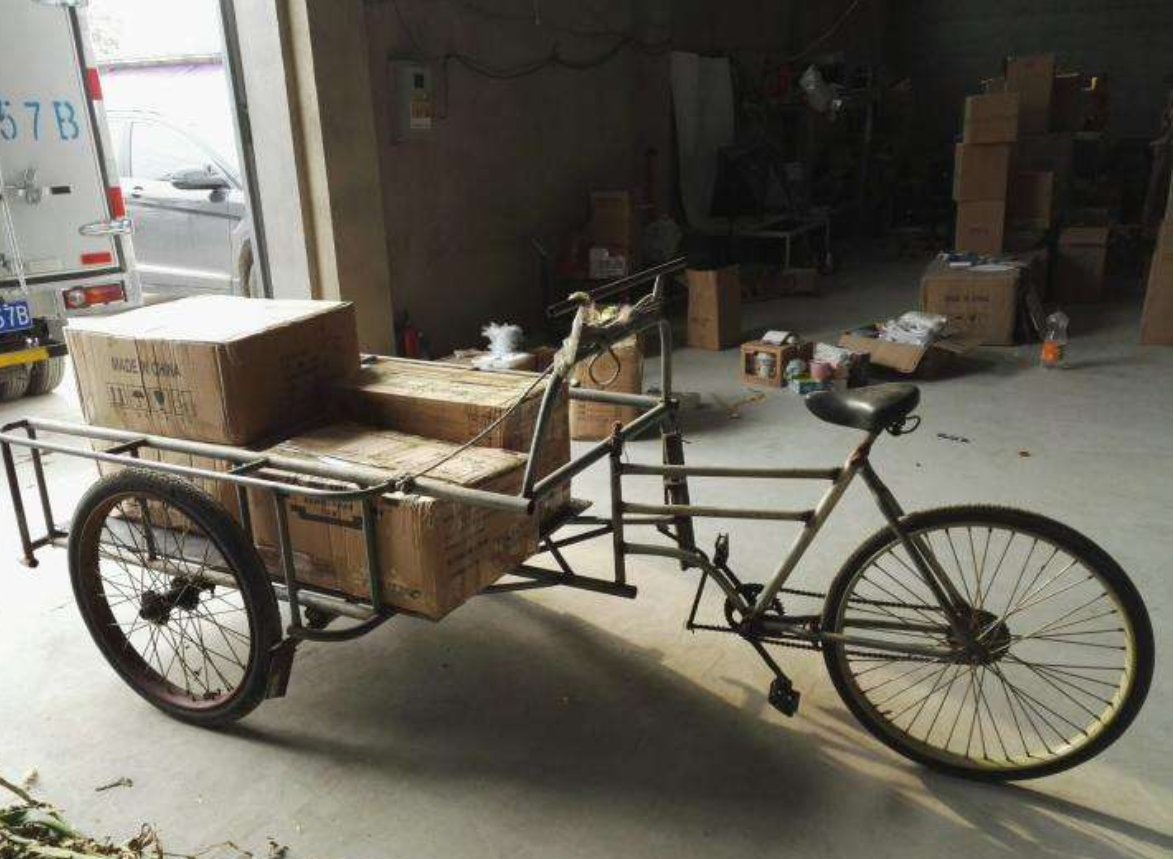 为什么东北的三轮车是倒着骑的