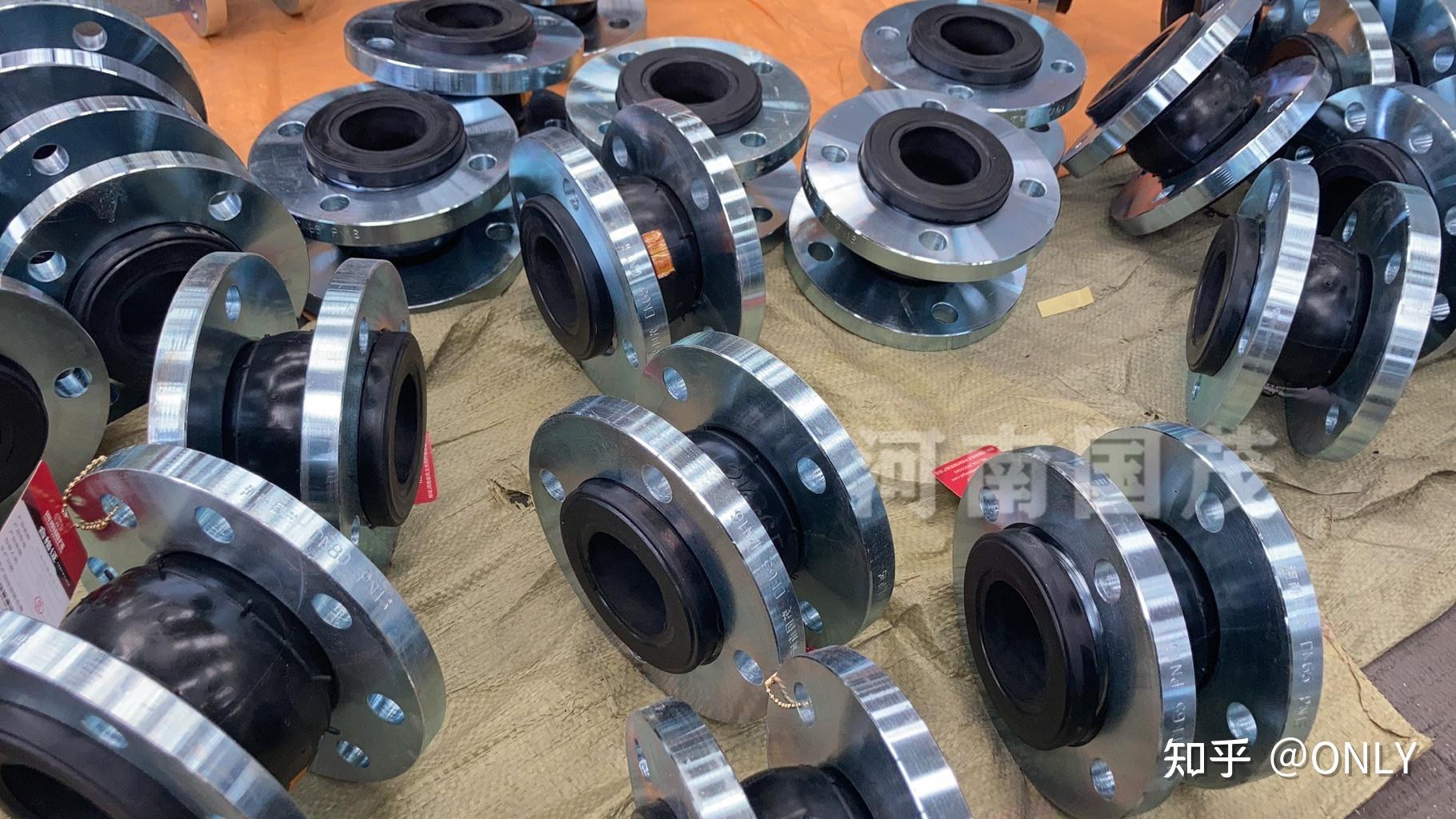 关于供水设备用法兰橡胶球型软连接概述