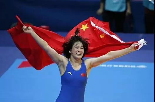 100淘汰对手云南籍女摔跤手龙佳斩获奥运会入场券