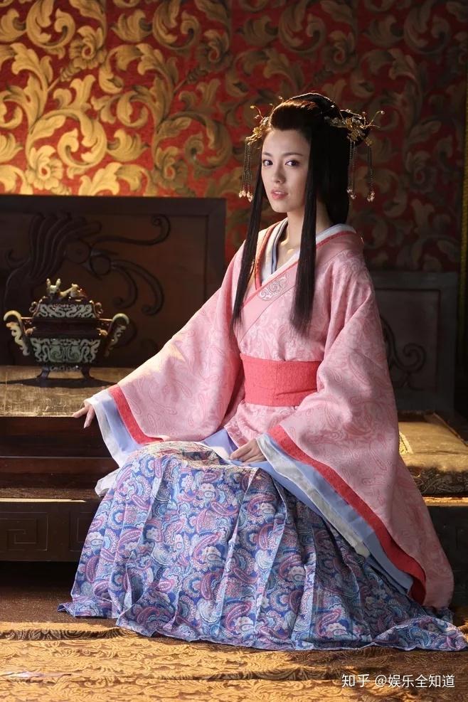 林心如在《美人心计》里一人分饰三角:窦漪房,窦漪房的妈妈以及云汐