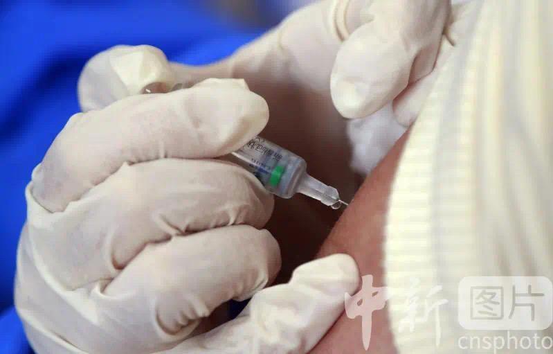 提速中国新冠疫苗近三日接种近1100万剂