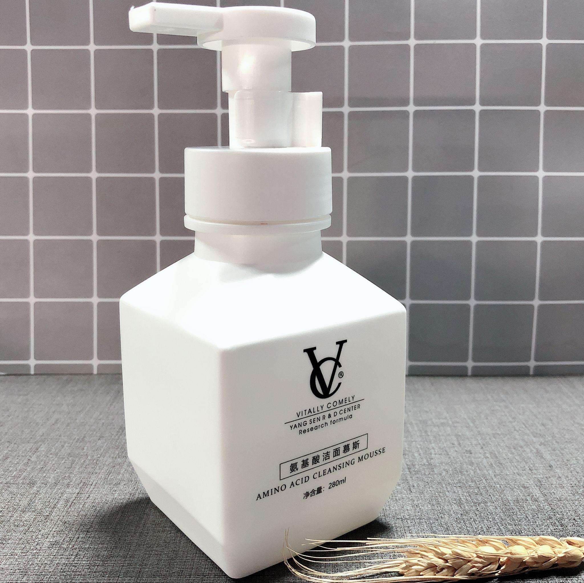 vc品牌店vc洁面慕斯性比价还是很高的,简单霸气大容量包装,价格十分