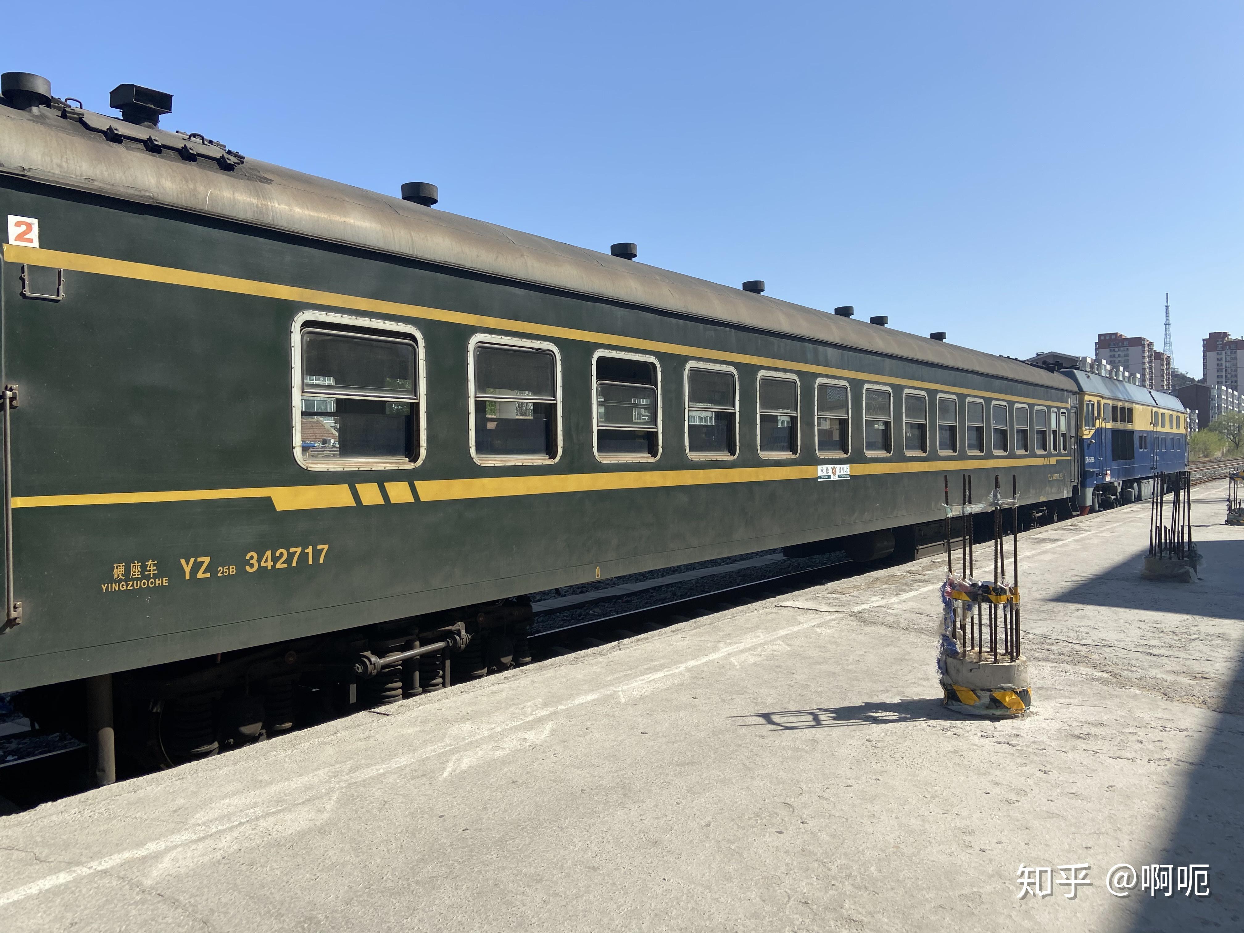 也是在黑山寺折返~正好赶上4471车底被拖进车站,yz25b yw25b yz22b,早