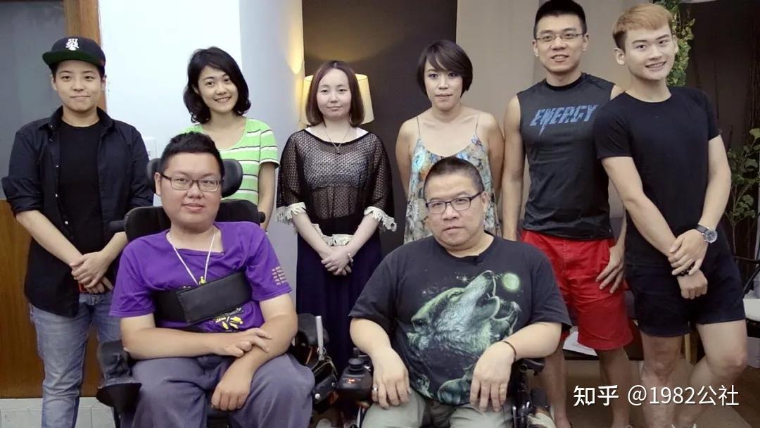 手天使:难以启齿的公益组织,不只是为残障人士"打x机"