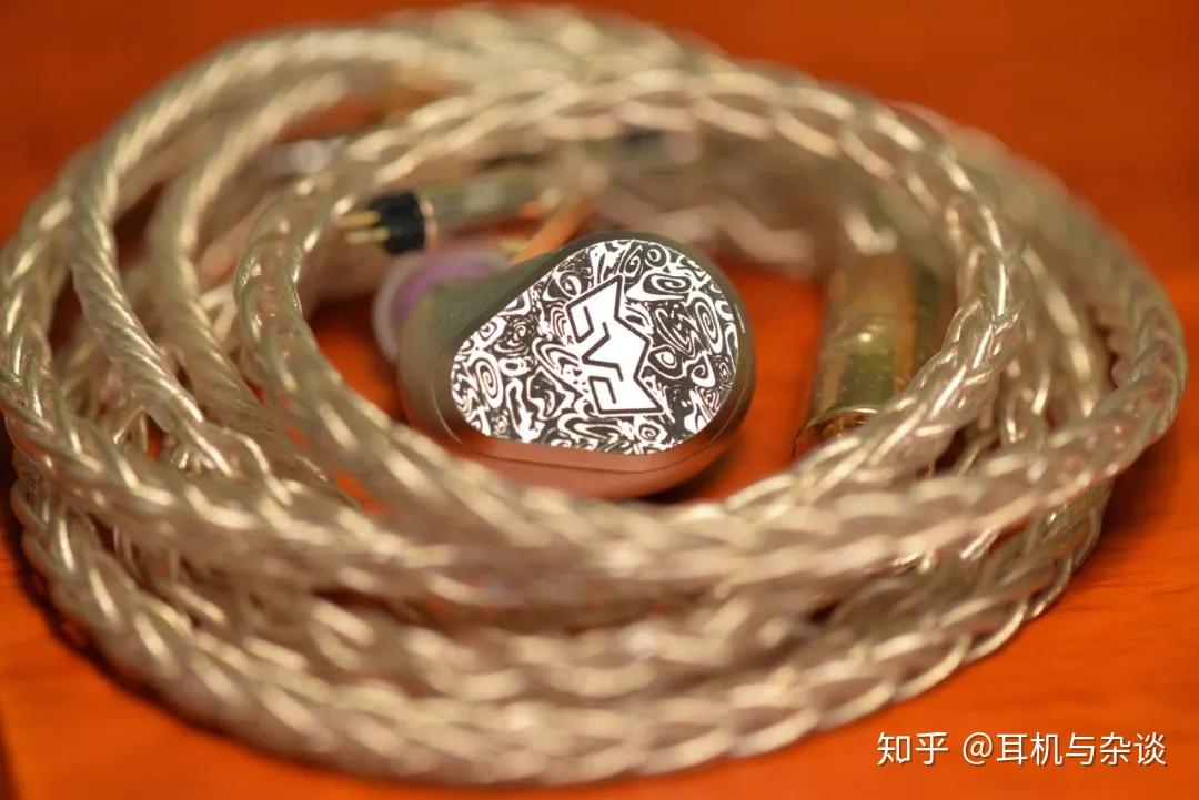 本次参与横评的器材有:耳机:ve大魔王;trinity(不锈钢导管版);legond